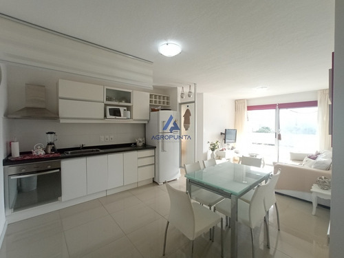 Apartamento 2 Dormitorios Con Servicios En Venta - Ref: 3068