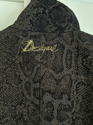 Tapado Desigual Estampado Reptil Terciopelo Labrado T 42 (Usado)