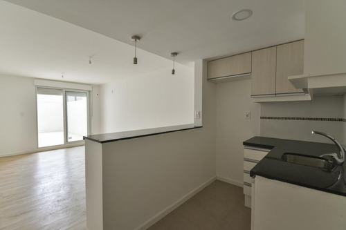 ¡apartamento Monoambiente En Venta En Buceo Con Patio Y Parrillero!