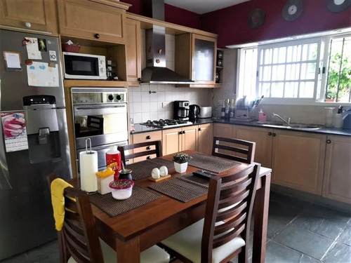 Imagen 5 de 13 de Venta Casa Castelar Sur 3 Dormitorios Con Pileta Gran Oportunidad.