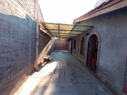 Alquiler Casa Barrio Soberania Nacional, Tres Ambientes.