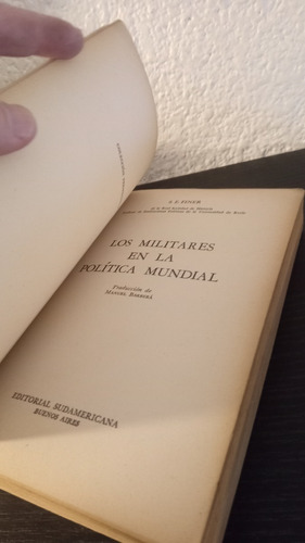 Los Militares En La Política Mundial - S. E. Finer