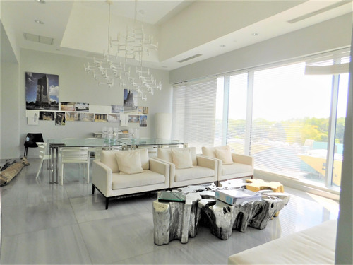 Apartamento En Venta En Los Cacicazgos Frente Al Parque Mirador Sur, La Zona Más Exclusiva De Santo Domingo, Republica Dominicana. Av.anacaona.