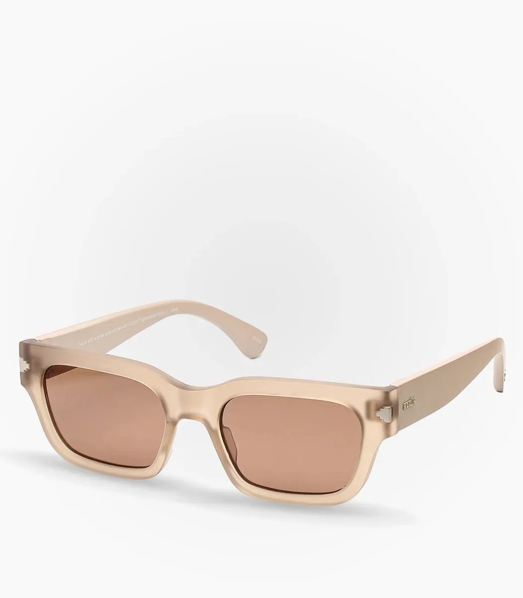 Lentes De Sol Karun Anteojos Mujer Naranja Claro Lente Marrón Claro Urbano Rectangular Apricot Lifestyle