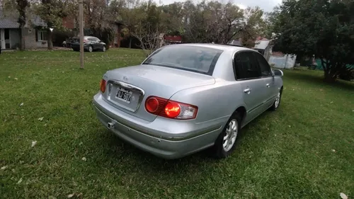 Kia Opirus