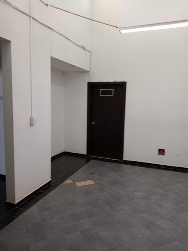 Oficinas Y Patio Industrial