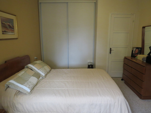 Imagen 8 de 13 de Venta, Punta Carretas, Amplia Casa Con Fondo Y Garaje