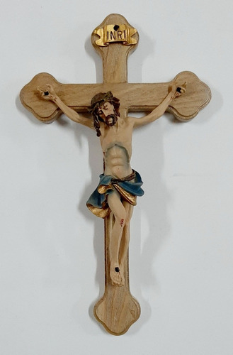 Crucifijo Cruz De Madera Forma Trébol 26 Cm-cristo De Resina