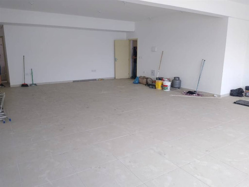 Imagem 3 de 10 de Alugo Sala Comercial Nova No Centro De São Vicente, Perto Do Vlt E Do Shoping Brisamar, Pode Colocar Placa De Divulgação Na Frente, (13) 99130-5041 / 30197889 - Hm3349