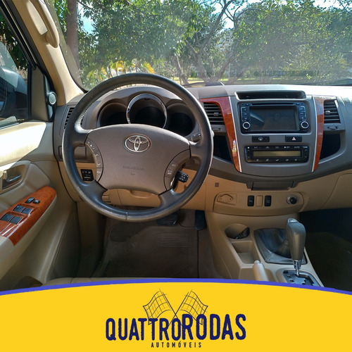 Toyota Sw4 - 2010/2011 3.0 Srv 4x4 7 Lugares 16v Tdi Aut.