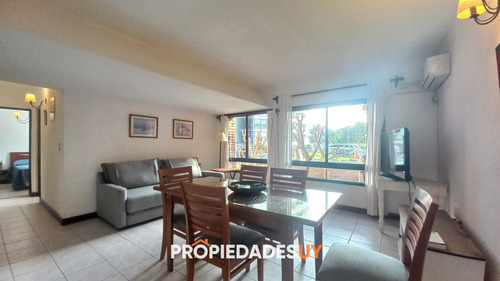 Vende Apartamento De 2 Dormitorios En Roosevelt, Punta Del Este 