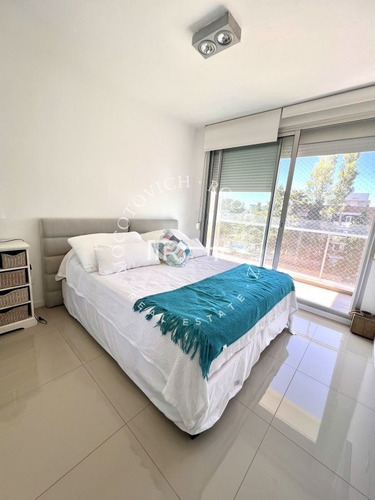 Imagen 9 de 24 de Emerald Apartamento En Venta - 3 Dormitorios + Den- Piscina - Mansa Penthouse Punta Del Este