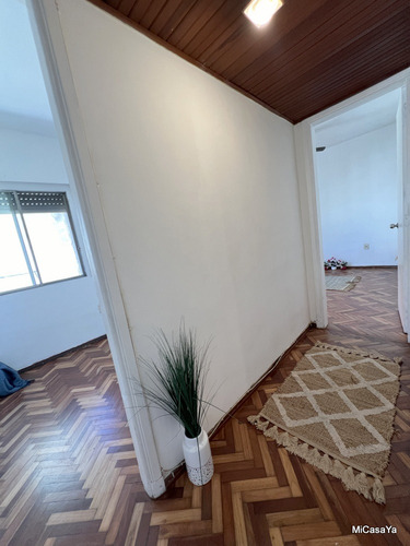 Alquiler De Hermoso Apartamento Formato Casa De Altos En Pocitos 2 Dormitorios Excelente Ubicación Todo Al Frente Estufa A Leña Sin Gastos Comunes