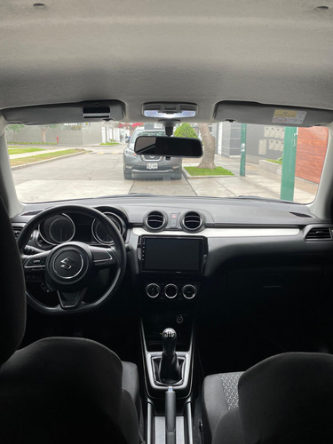Suzuki Swift Hybrido Gl1.2 Mecanico 2024 10000 Km