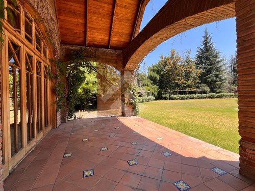 Casa En Venta De 4 Dorm. En Colina