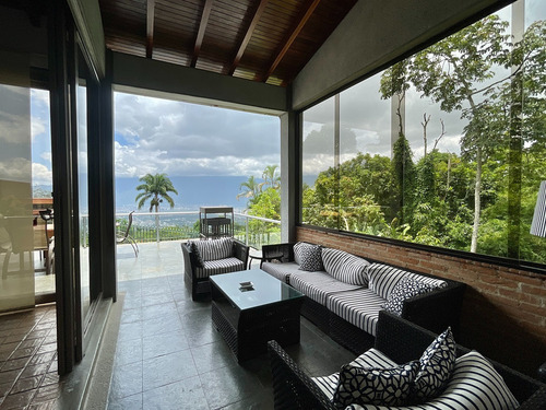 Casa Remodelada De Una Sola Planta Alto Hatillo 2250 M2 Terreno Y 600 M2 Construcción