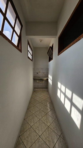 Prédio Com Três Apartamentos Por R$650.000,00