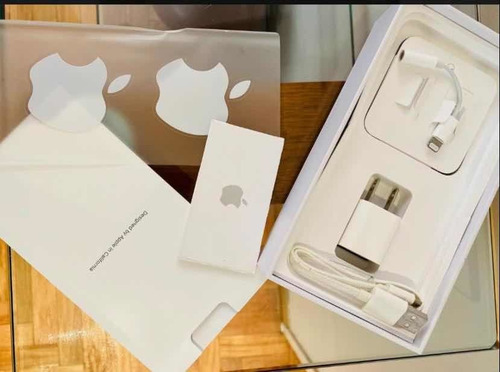 iPhone 8 Plus De 64gb + AirPods