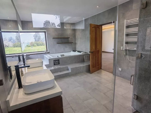 Parcela Con Casa Y Galpón , Comuna Isla De Maipo