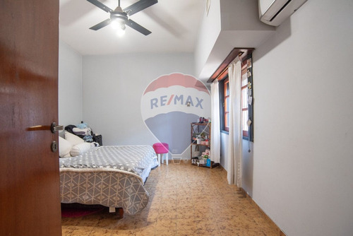 Venta Casa 4 Amb. En Palomar Av. Rosales 2100