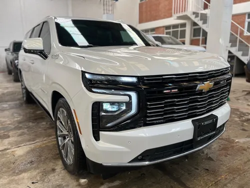 Chevrolet Suburban 6.2 High Country 4X4 At