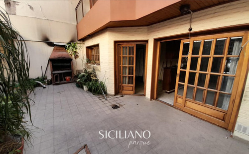 Reservado - Casa - Boedo - 4 Amb C/garage, Patio, Balcón, Quincho Y Parrilla S/lote Propio. - 218m²