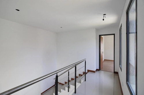 Imagen 5 de 26 de Hermoso Dúplex En Barrio Cerrado.
