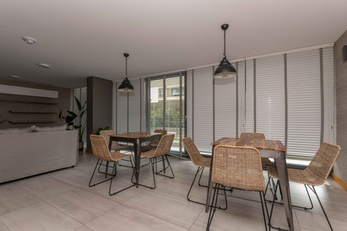 Edificio Av. Irarrázaval (1 Est. 1 Bod.) Vista Poniente Pi