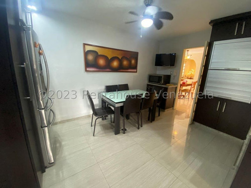Casa En Venta En Santa Paula Calle Cerrada Casas En Caracas Angela Tochon