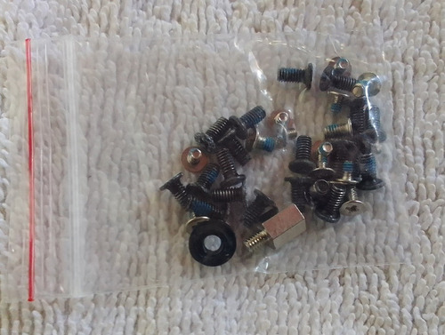 Tornillos M54r Para Laptop D2010 (Usado)