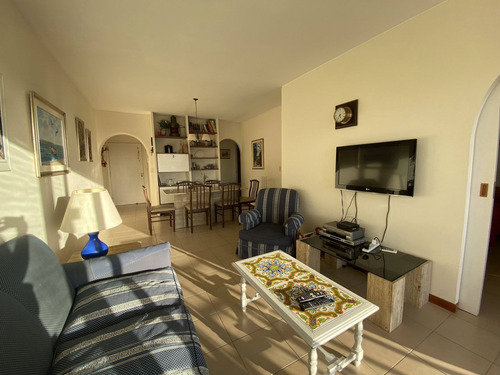 Venta De Apartamento 3 Dormitorios. Península