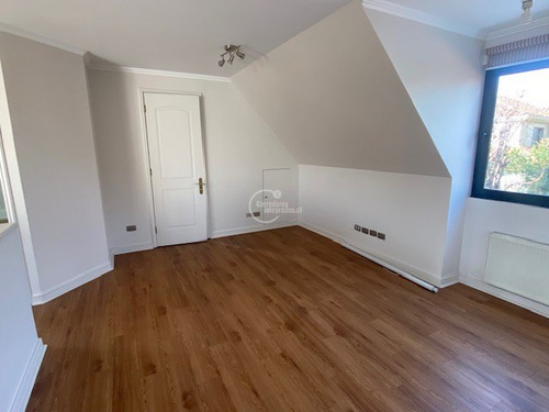 Casa En Venta De 4 Dorm. En Lo Barnechea