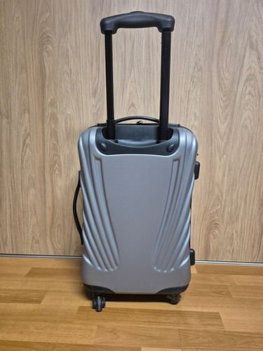 Carry On Valija Chica Rijido Primark 20 Impecable Para Cabi Plateado Rayas