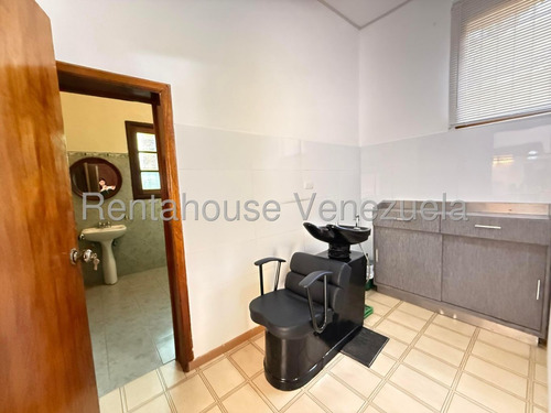 Ft Casa Comercial A Pie De Calle En Alquiler Ubicada En La Avenida Principal De Los Chorros - Mls#25-16414