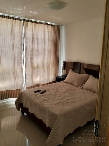 Roosevelt Avenue, 2 Dormitorios, Baño, Cochera Techada, Verano 2020!!