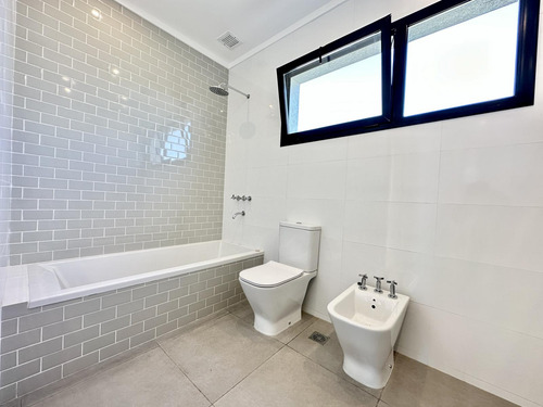 Casa En Venta 4 Ambientes En Una Planta Con Pileta - Barrio Privado San Lucas