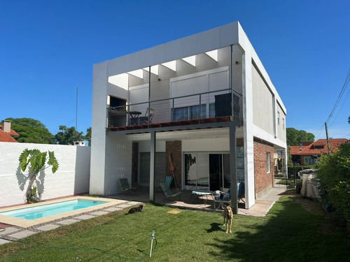 Dos Casas En Un Mismo Padrón De Bajos A Reciclar De Altos En Material No Convencional 