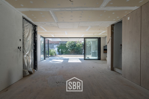 Casa A Estrenar De 3 Dormitorios Con Seguridad En Carrasco Sur. 220 Mts2 Int. Prox Arocena, Estrena Julio 2025