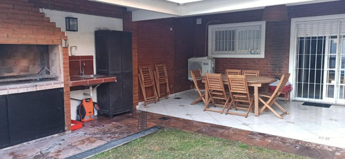 Imagen 7 de 13 de Casa Amplia Con Lindo Parque Y Buena Ubicación