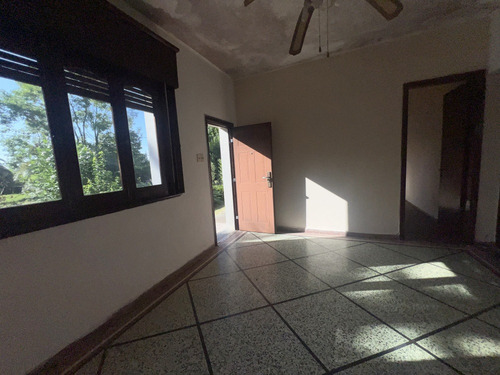 Venta Casa Sólida Con Amplio Terreno En Paso De La Arena, Padrón Único, 2 Dormitorios, Garage Varios Vehículos, Jardín, Fondo, Gran Potencial