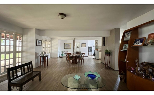 Casa De 780m2 Venta En Lomas De La Trinidad
