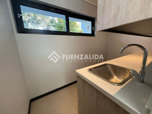 Venta Casa De 3 Dorm. En Las Condes, 18.800 Uf Sin Ggcc