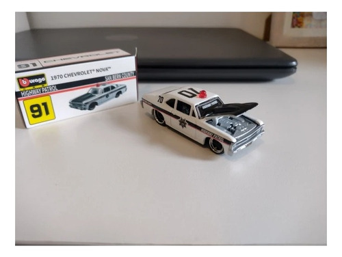 Chevrolet Nova Patrulla Escala 1:64 1/64 Bburago Coleccion Color Blanco