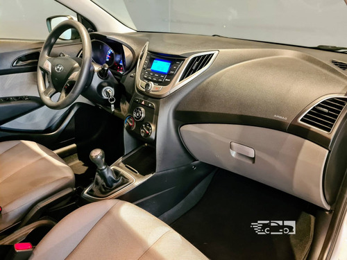 Imagem 6 de 15 de Hyundai Hb20s 1.0 Comfort Plus 12v Flex 4p Manual
