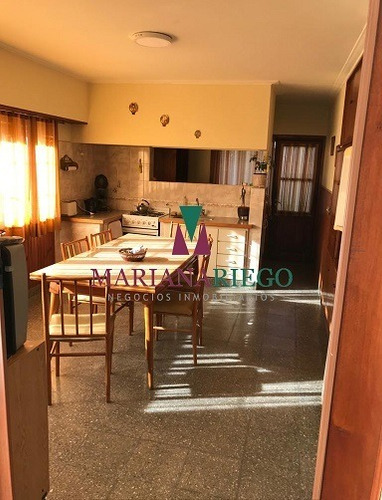 Chalet De 4 Dormitorios Con Departamento. Miramar