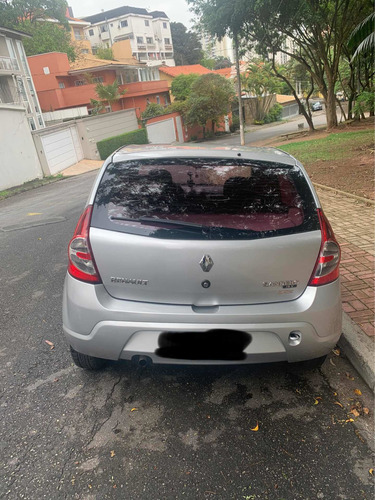 Imagem 8 de 9 de Renault Sandero 2010 1.0 16v Expression Hi-flex 5p