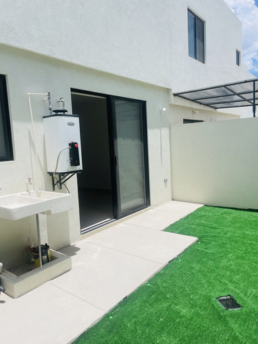 Casa En Renta En Codominio Alhandra, Zakia, Querétaro 3 Rec, 12,5k. Gps