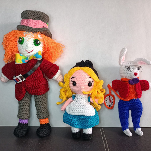 Alicia, Conejo Y Sombrerero Tejidos A Crochet