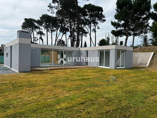 Venta De Casa De 3 Dormitorios A Estrenar En Jardines De Cordoba Punta Del Este