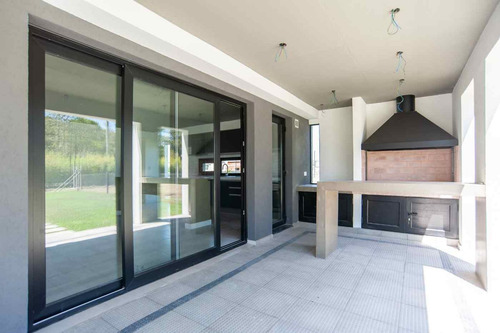 Imagen 5 de 30 de Casas En Venta En Venta-barrio Cerrado- City Bell